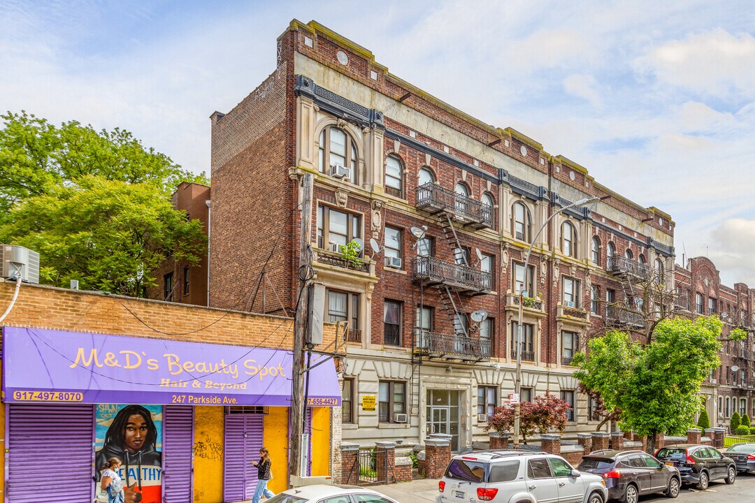 253 Parkside Ave in Brooklyn, NY - Foto de edificio