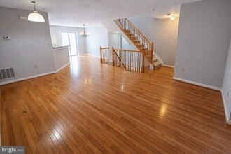 4 Elm Tree Ct in Silver Spring, MD - Building Photo - Building Photo