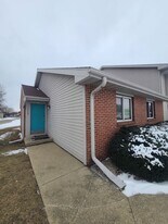 1113 Laura Dr in Champaign, IL - Building Photo