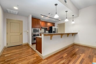 1040 Broadway St, Unit 306 in Homewood, AL - Building Photo - Building Photo
