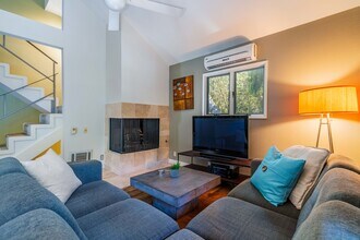 906 Kings Rd in West Hollywood, CA - Building Photo - Building Photo
