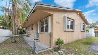 6116 SW 39th St in Miramar, FL - Building Photo