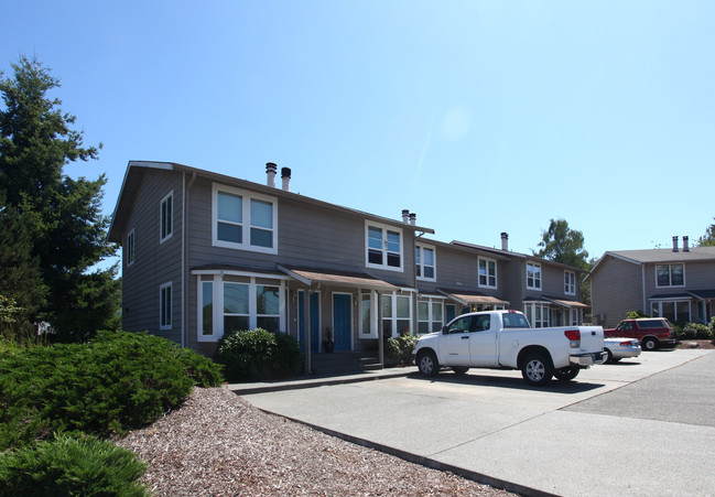 Titlow Beach Condominium in Tacoma, WA - Building Photo - Building Photo