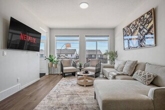 154 Mitchell Rd NW in Calgary, AB - Building Photo - Building Photo