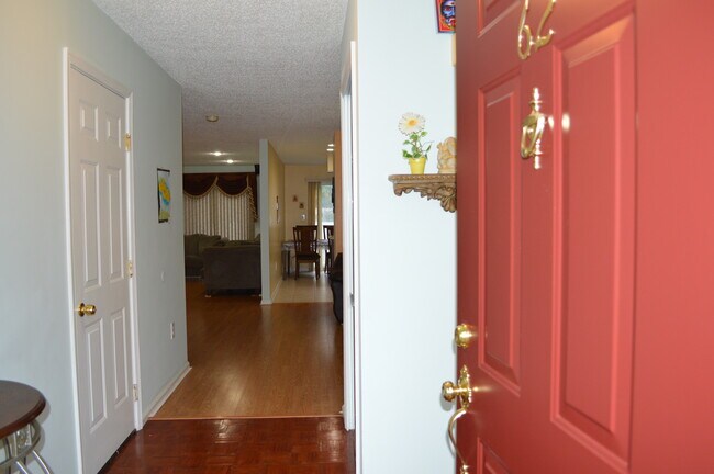 62 Sapphire Ln in Franklin Township, NJ - Building Photo - Building Photo