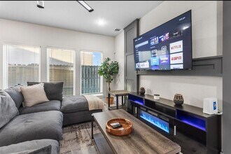 4681 Bellfort Ave in Houston, TX - Building Photo - Building Photo