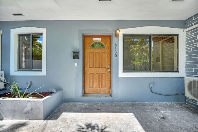 6430 NE 1st Ct in Miami, FL - Building Photo - Building Photo