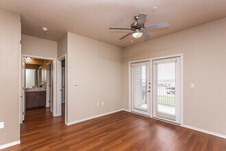 Santa Anna Apartments in Weslaco, TX - Foto de edificio - Interior Photo