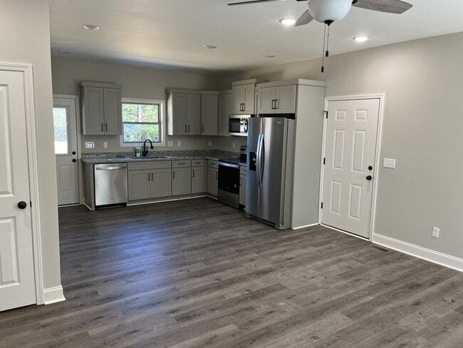 9970 W Green Cemetery Rd in Bon Aqua, TN - Building Photo - Building Photo