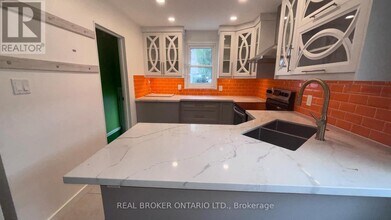 75 Vanbrugh Ave in Toronto, ON - Building Photo - Building Photo