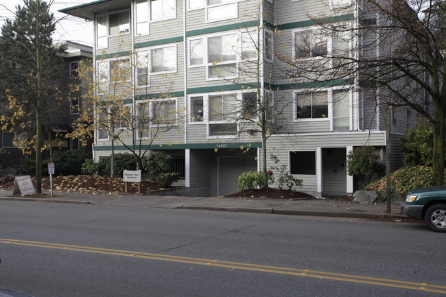 Pinehurst west apartments in Seattle, WA - Foto de edificio - Lobby