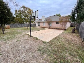 2805 Yorkfield Ct in Arlington, TX - Building Photo - Building Photo