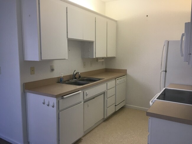 634 Carson St in Colusa, CA - Building Photo - Building Photo