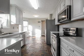 6 Wyndham Dr in Brownsburg, IN - Foto de edificio - Building Photo