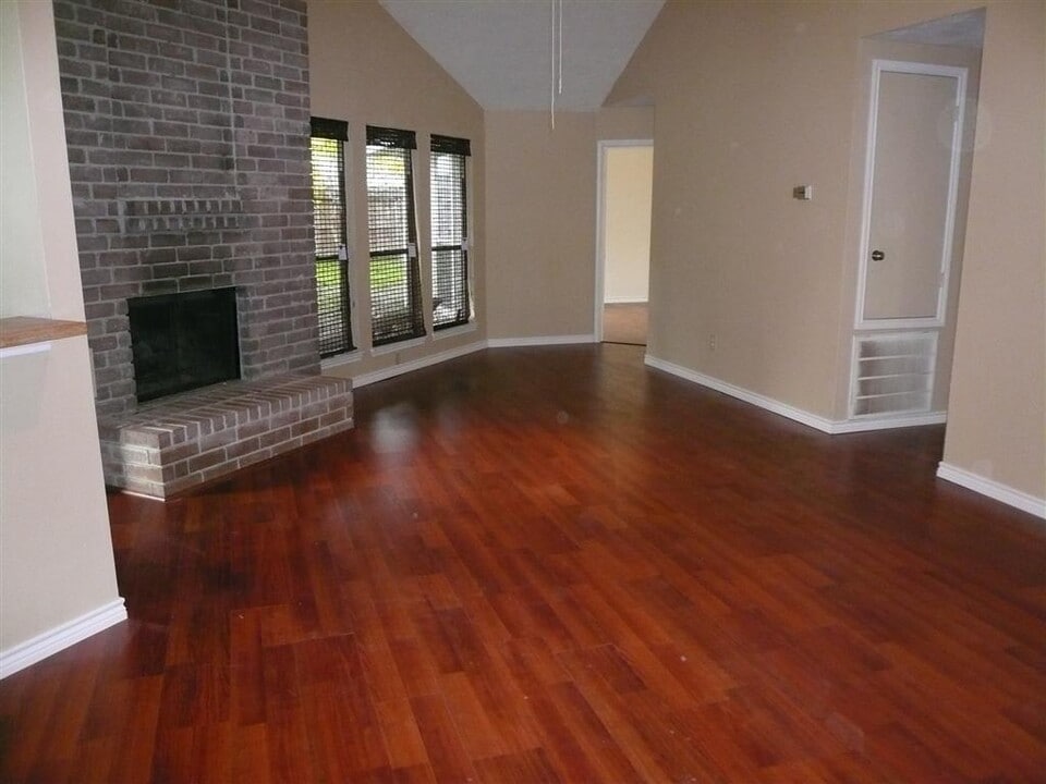 21603 Meadowhill Dr in Spring, TX - Building Photo