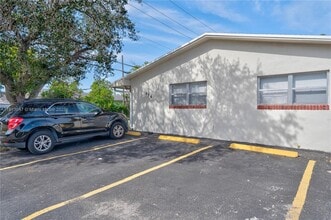 856 SW 10th St in Hallandale Beach, FL - Building Photo - Building Photo
