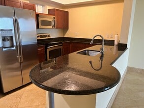 7266 SW 88th St in Miami, FL - Foto de edificio - Building Photo