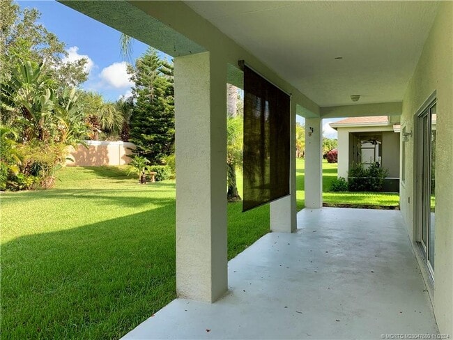 481 SW Talquin Ln in Port St. Lucie, FL - Foto de edificio - Building Photo