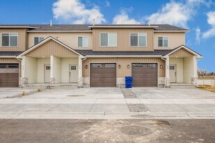 916 Home Run Ave in St Anthony, ID - Building Photo