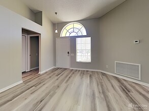 217 Lakeway Ln in Apollo Beach, FL - Foto de edificio - Building Photo