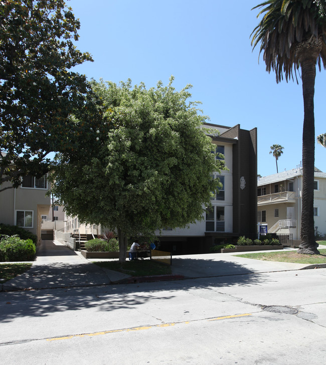 1833 N Normandie Ave in Los Angeles, CA - Building Photo - Building Photo