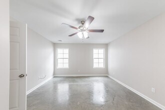 330 Jeanette St in Lafayette, LA - Building Photo - Building Photo