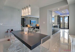 4000 Towerside Terrace in Miami, FL - Building Photo - Building Photo