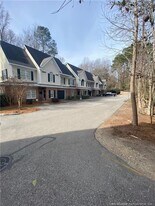 320 Glenburney Dr in Fayetteville, NC - Building Photo