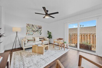 5916 Signal Point in Austin, TX - Building Photo - Building Photo