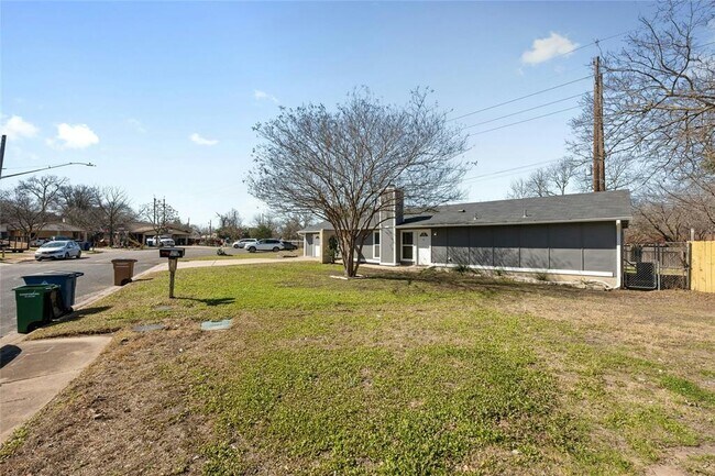 5900 Harwill Cir in Austin, TX - Building Photo - Building Photo