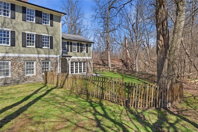 1474 Marsh Rd in Pittsford, NY - Building Photo - Building Photo