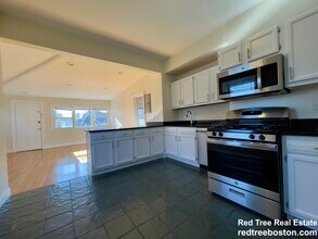 2572 Massachusetts Ave, Unit 2 in Cambridge, MA - Foto de edificio - Building Photo