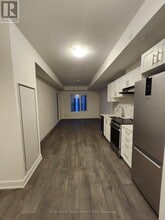 693 Davis Dr in Newmarket, ON - Building Photo - Building Photo