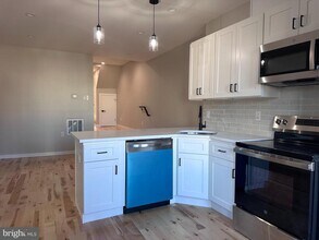 2821 W Girard Ave in Philadelphia, PA - Building Photo - Building Photo