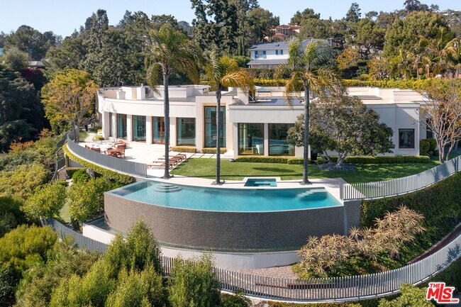 property at 1118 Calle Vista Dr