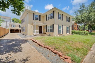 5516 Chenevert St in Houston, TX - Building Photo