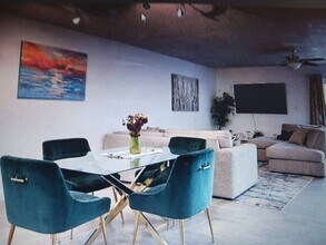 704 SW 4th Ave in Fort Lauderdale, FL - Foto de edificio - Building Photo
