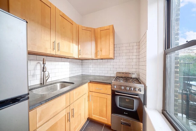 676 Degraw St in Brooklyn, NY - Building Photo - Building Photo