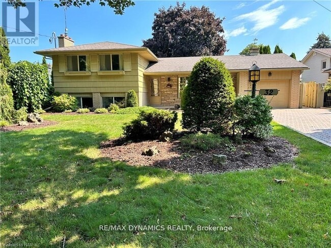 property at 32 Mississauga Rd