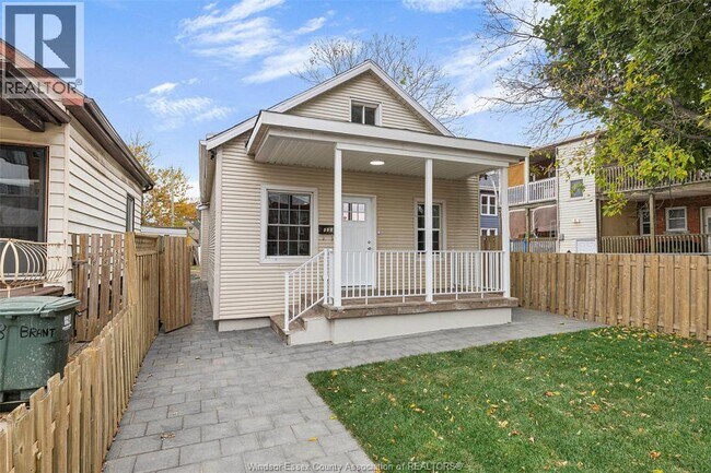 666 Brant St in Windsor, ON - Foto de edificio - Building Photo