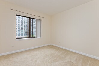 1322 S Prairie Ave, Unit 609 in Chicago, IL - Building Photo - Building Photo