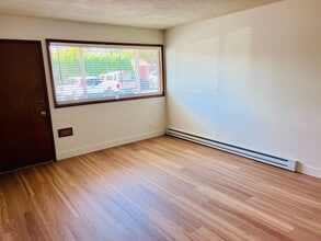 7045 SE Woodward St in Portland, OR - Building Photo - Building Photo