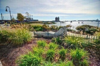 145 Everett St, Unit #3 in Boston, MA - Building Photo - Building Photo