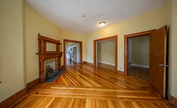 22 Grand View Ave, Unit 1 in Somerville, MA - Foto de edificio - Building Photo