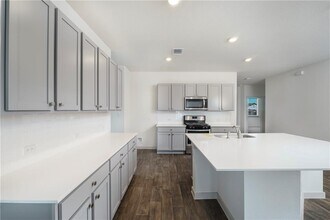 128 Big Sandy Creek Dr in Hutto, TX - Building Photo - Building Photo