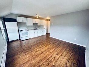 420 Wellington Ave, Unit 3A in Cranston, RI - Building Photo - Building Photo