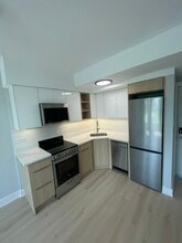 1634 W Howard St in Chicago, IL - Building Photo - Building Photo