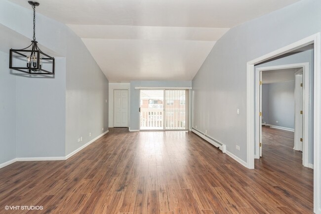 6560 W Belmont Ave, Unit 303 in Chicago, IL - Building Photo - Building Photo