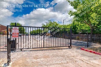 8045 W Elizabeth Ln-Unit -217 in Fort Worth, TX - Building Photo - Building Photo