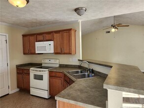 2704 Daniel Boone Ln in Hope Mills, NC - Building Photo - Building Photo